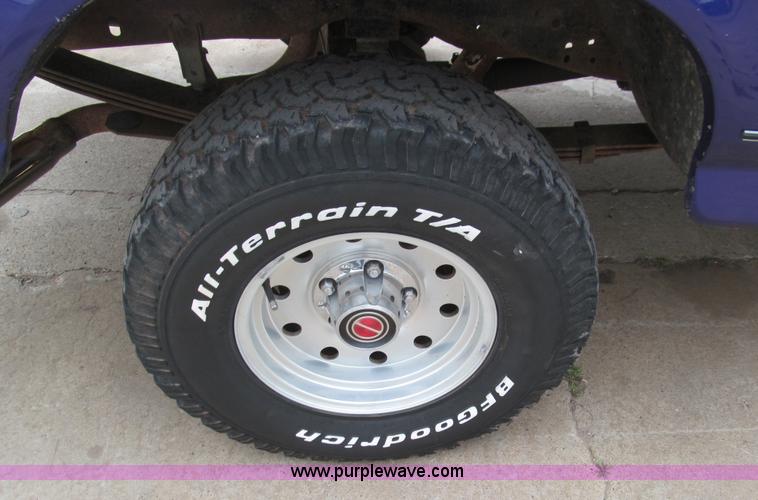 image for item F3182 1995 Ford F150 XL pickup truck