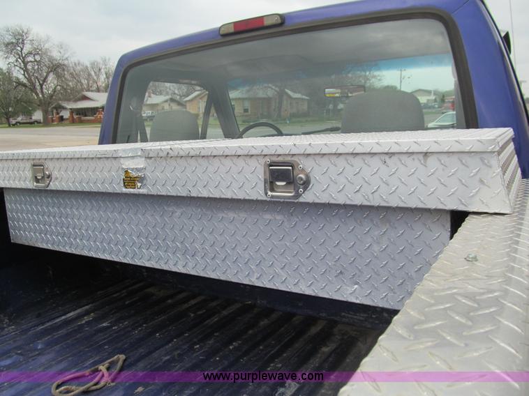 image for item F3182 1995 Ford F150 XL pickup truck