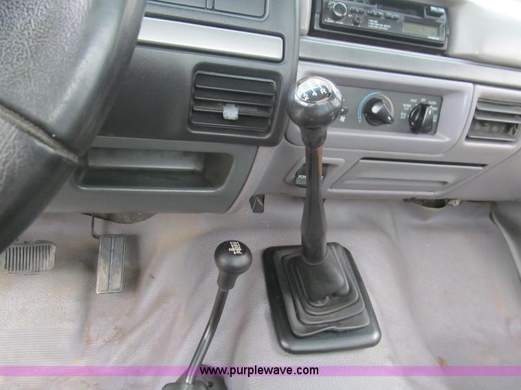 image for item F3182 1995 Ford F150 XL pickup truck