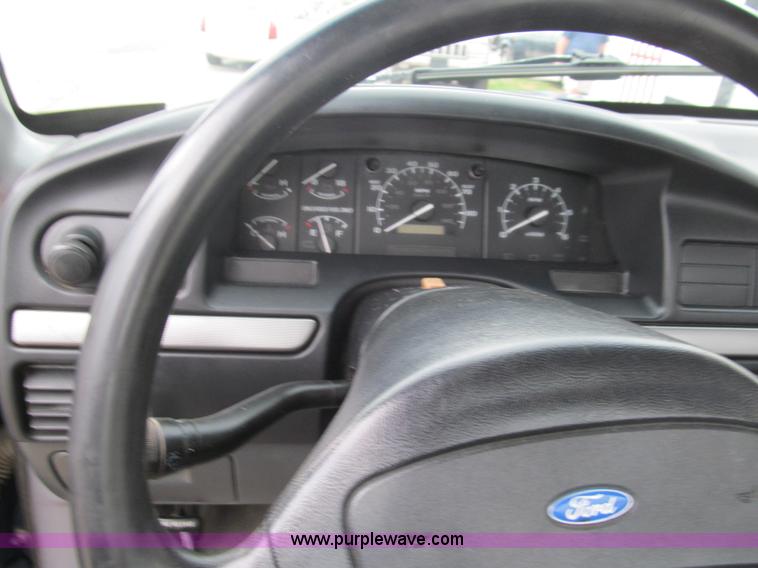 image for item F3182 1995 Ford F150 XL pickup truck
