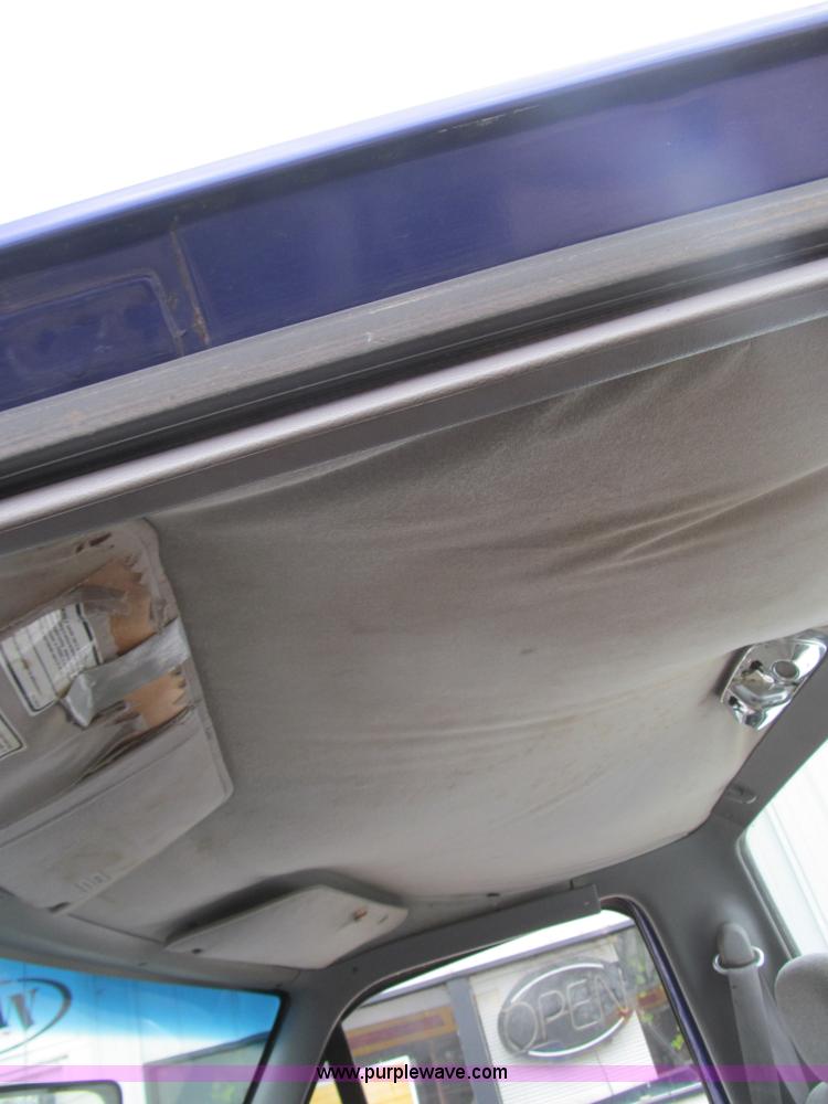 image for item F3182 1995 Ford F150 XL pickup truck