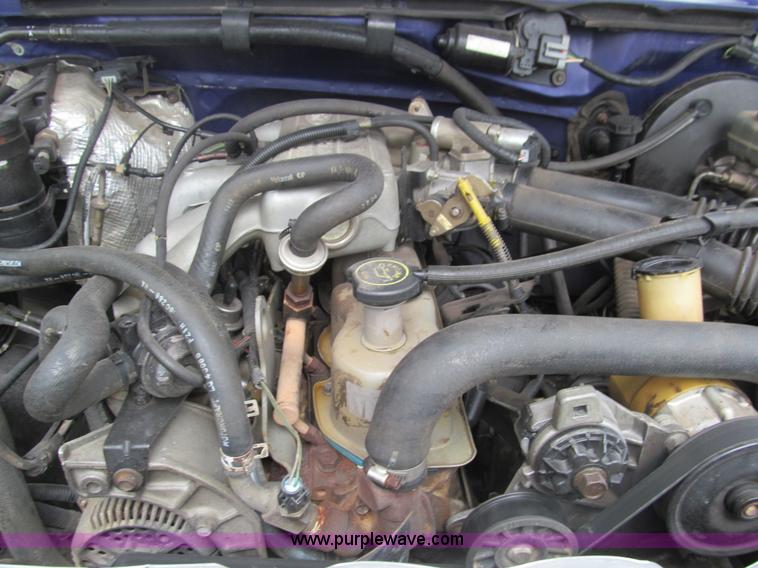 image for item F3182 1995 Ford F150 XL pickup truck