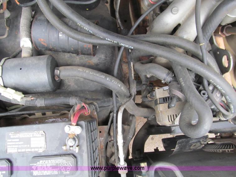 image for item F3182 1995 Ford F150 XL pickup truck