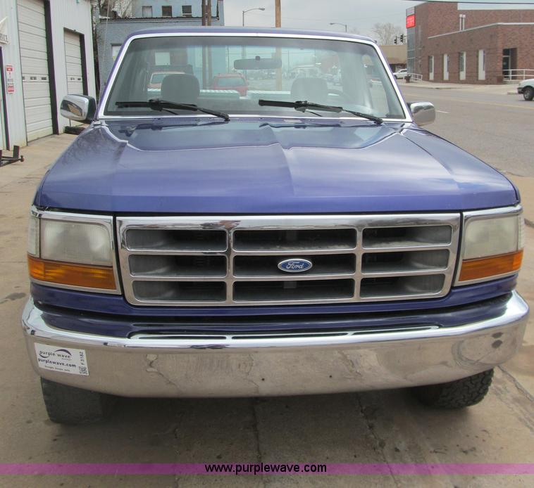 image for item F3182 1995 Ford F150 XL pickup truck