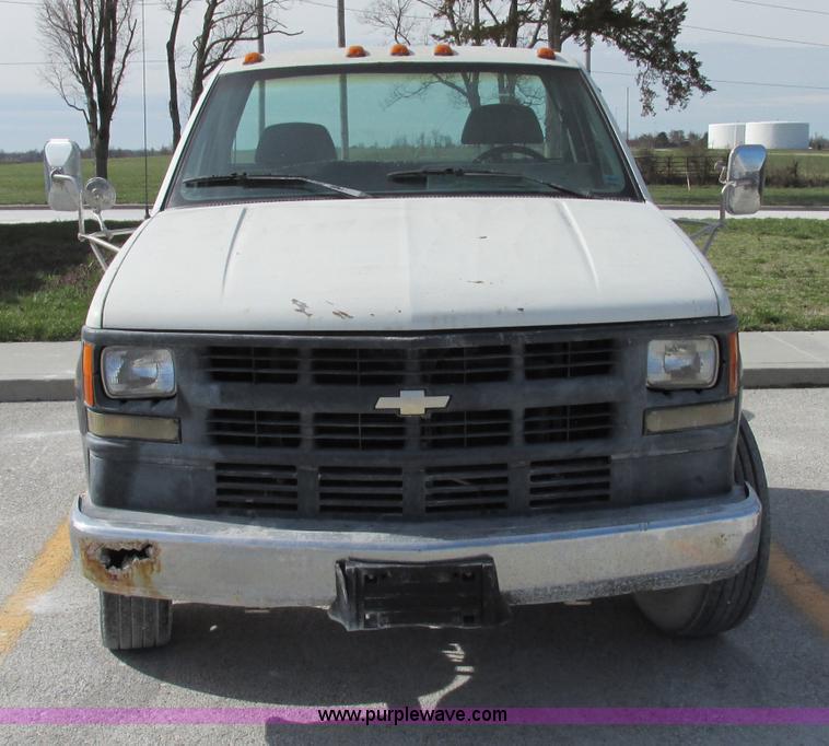 image for item F4793 1994 Chevrolet 3500 HD cab and chassis