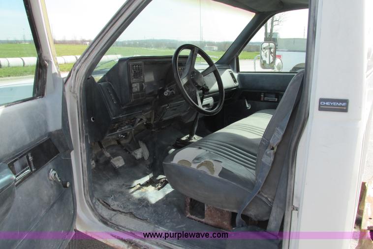 image for item F4793 1994 Chevrolet 3500 HD cab and chassis