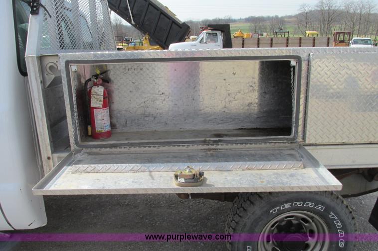 image for item F4798 2001 Ford F350 Super Duty flatbed pickup truck