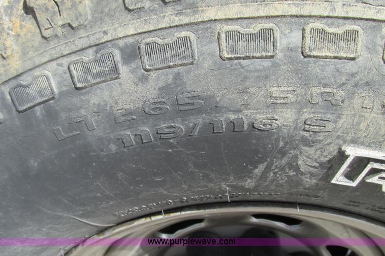 image for item F4798 2001 Ford F350 Super Duty flatbed pickup truck