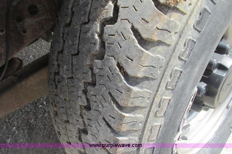 image for item F4798 2001 Ford F350 Super Duty flatbed pickup truck