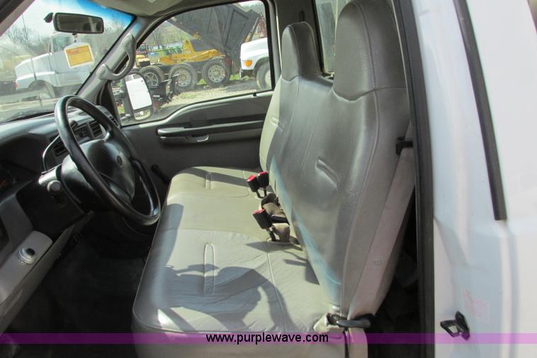 image for item F4798 2001 Ford F350 Super Duty flatbed pickup truck