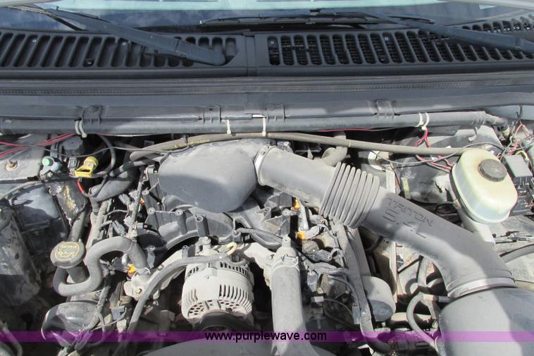 image for item F4798 2001 Ford F350 Super Duty flatbed pickup truck