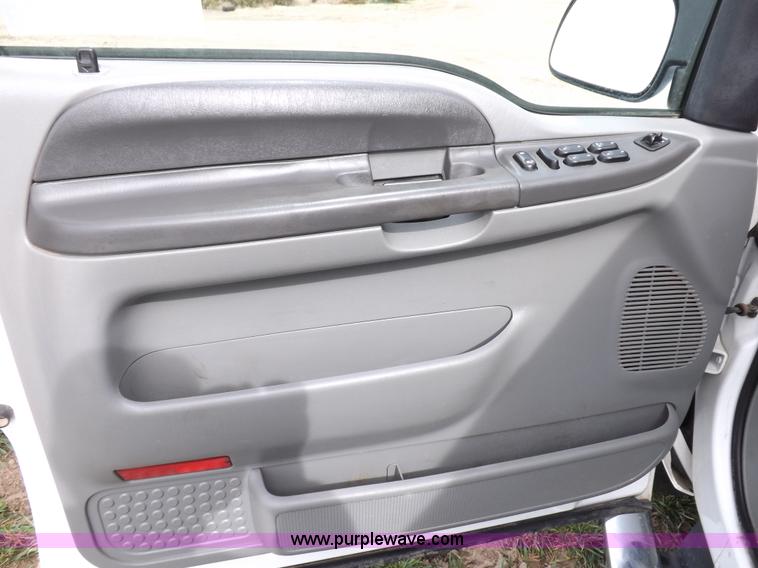 image for item F6481 2004 Ford F250 XLT Super Duty CrewCab pickup truck