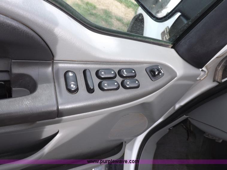 image for item F6481 2004 Ford F250 XLT Super Duty CrewCab pickup truck