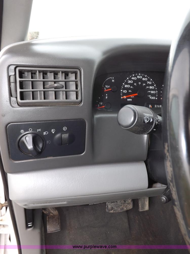 image for item F6481 2004 Ford F250 XLT Super Duty CrewCab pickup truck