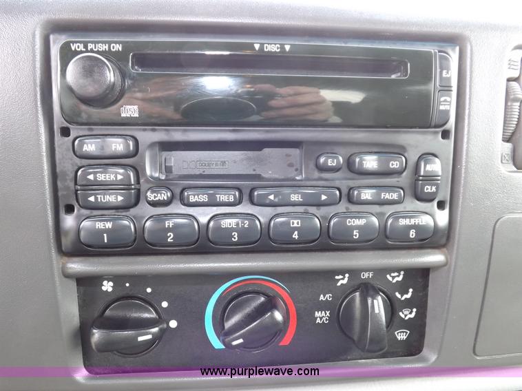 image for item F6481 2004 Ford F250 XLT Super Duty CrewCab pickup truck