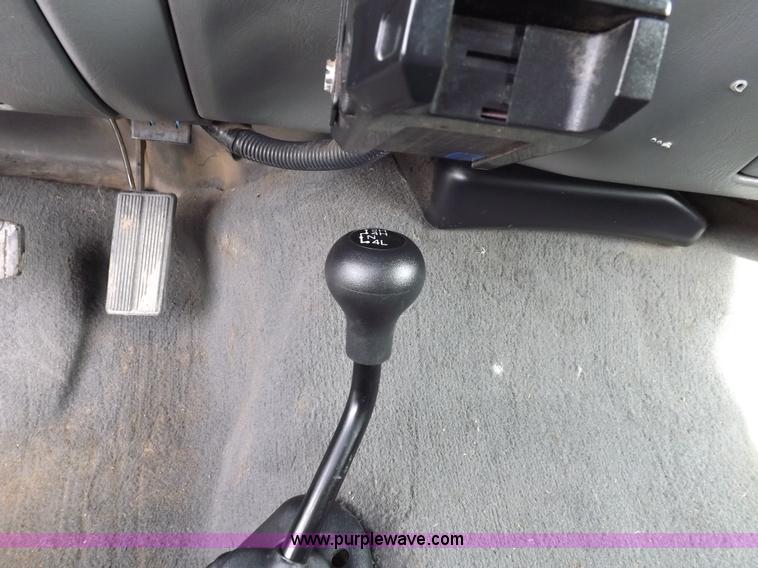 image for item F6481 2004 Ford F250 XLT Super Duty CrewCab pickup truck