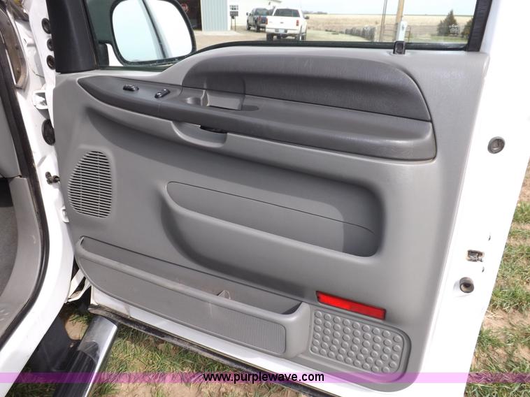 image for item F6481 2004 Ford F250 XLT Super Duty CrewCab pickup truck