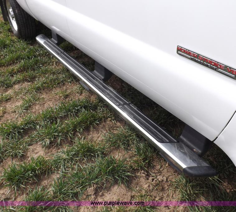 image for item F6481 2004 Ford F250 XLT Super Duty CrewCab pickup truck