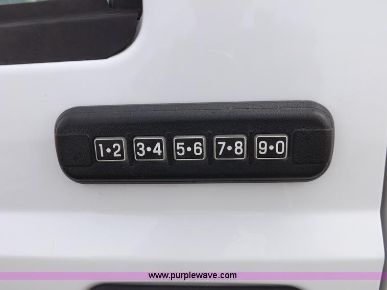 image for item F6481 2004 Ford F250 XLT Super Duty CrewCab pickup truck