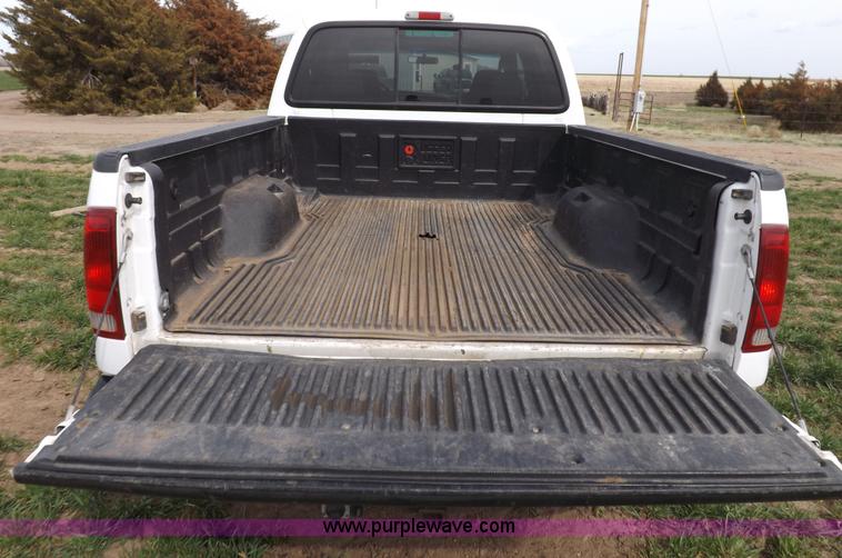 image for item F6481 2004 Ford F250 XLT Super Duty CrewCab pickup truck