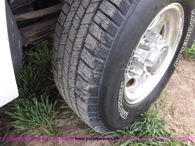 image for item F6481 2004 Ford F250 XLT Super Duty CrewCab pickup truck