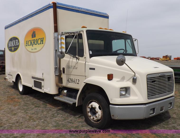 image for item F6492 2000 Freightliner FL60 semi truck