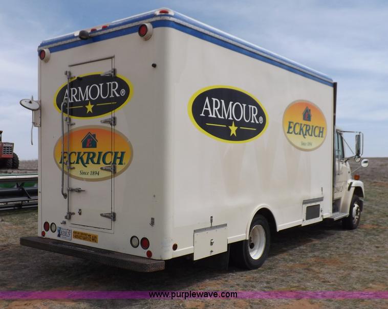 image for item F6492 2000 Freightliner FL60 semi truck