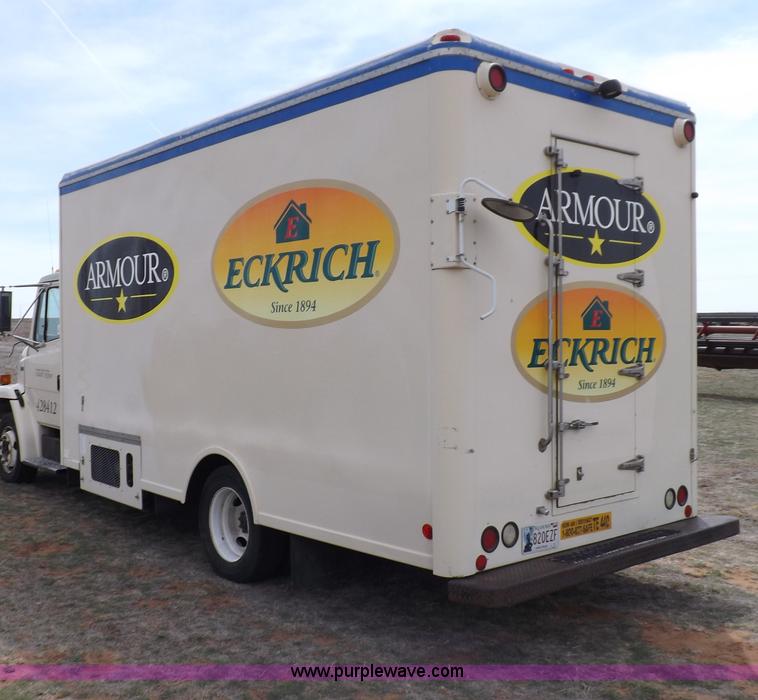 image for item F6492 2000 Freightliner FL60 semi truck