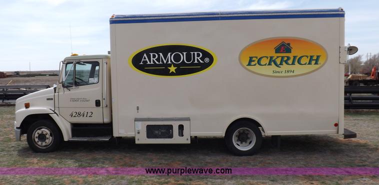 image for item F6492 2000 Freightliner FL60 semi truck