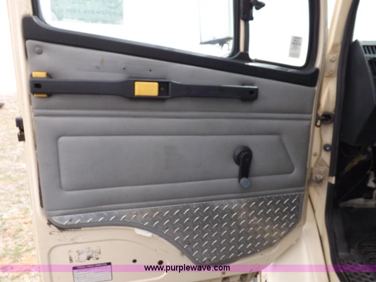 image for item F6492 2000 Freightliner FL60 semi truck