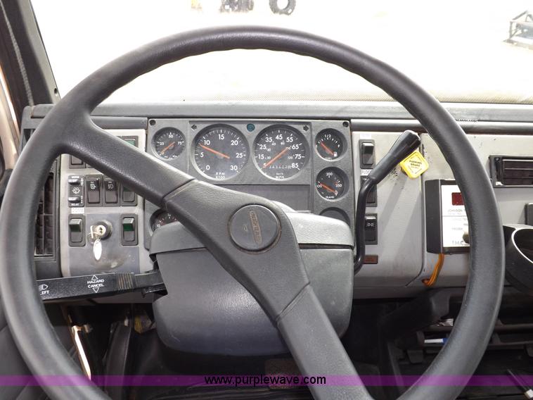 image for item F6492 2000 Freightliner FL60 semi truck