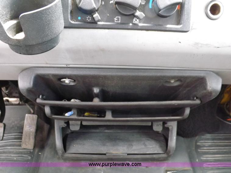 image for item F6492 2000 Freightliner FL60 semi truck