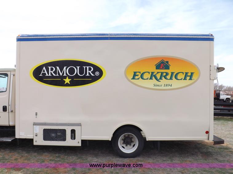 image for item F6492 2000 Freightliner FL60 semi truck