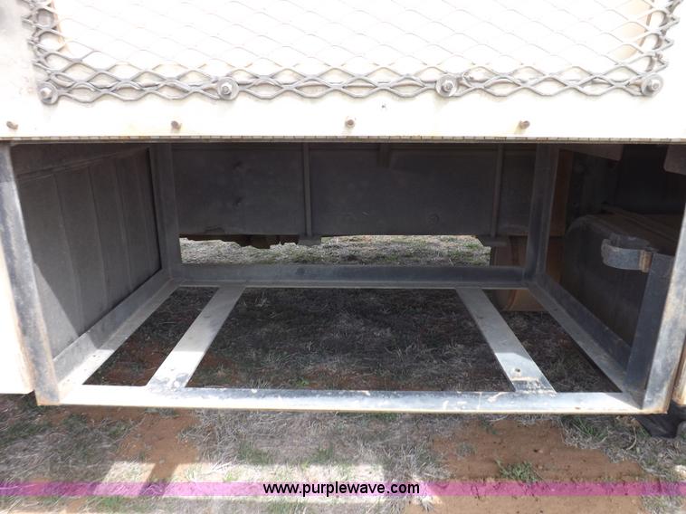 image for item F6492 2000 Freightliner FL60 semi truck