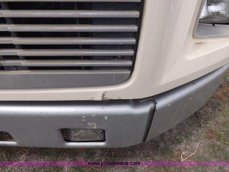 image for item F6492 2000 Freightliner FL60 semi truck