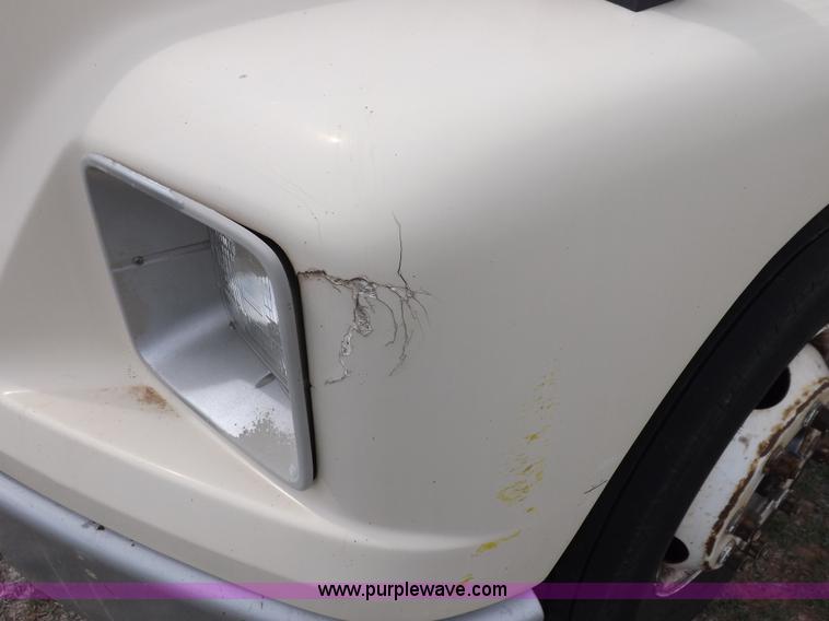 image for item F6492 2000 Freightliner FL60 semi truck