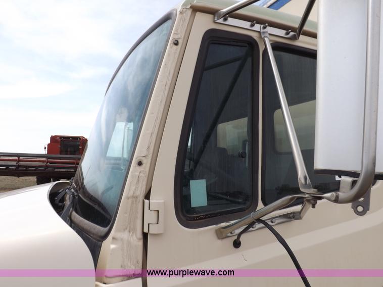 image for item F6492 2000 Freightliner FL60 semi truck