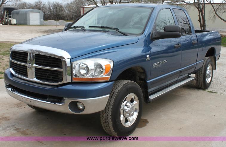 image for item F8683 2006 Dodge Ram 2500 SLT pickup truck