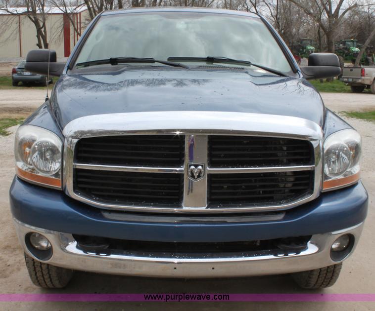 image for item F8683 2006 Dodge Ram 2500 SLT pickup truck