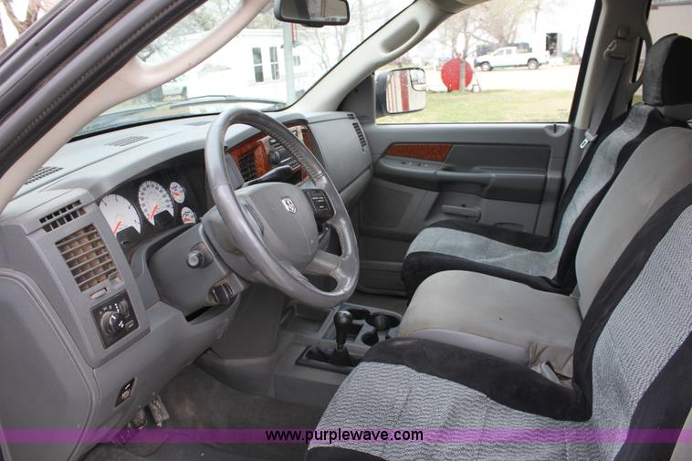 image for item F8683 2006 Dodge Ram 2500 SLT pickup truck