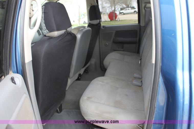 image for item F8683 2006 Dodge Ram 2500 SLT pickup truck