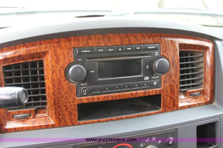 image for item F8683 2006 Dodge Ram 2500 SLT pickup truck