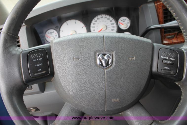 image for item F8683 2006 Dodge Ram 2500 SLT pickup truck
