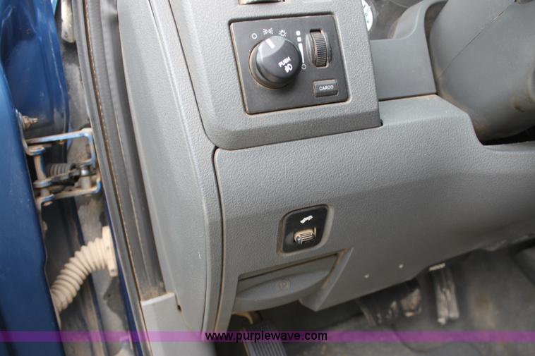 image for item F8683 2006 Dodge Ram 2500 SLT pickup truck