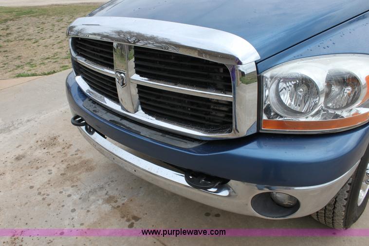 image for item F8683 2006 Dodge Ram 2500 SLT pickup truck