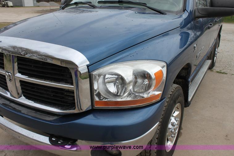 image for item F8683 2006 Dodge Ram 2500 SLT pickup truck