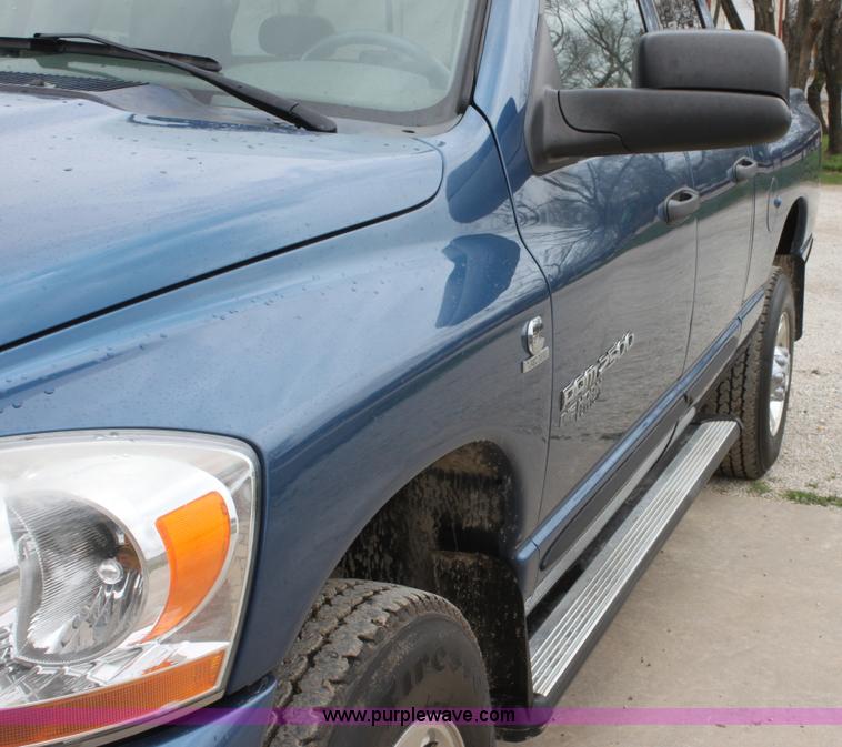 image for item F8683 2006 Dodge Ram 2500 SLT pickup truck