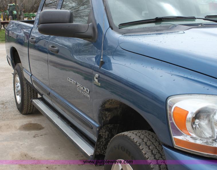 image for item F8683 2006 Dodge Ram 2500 SLT pickup truck