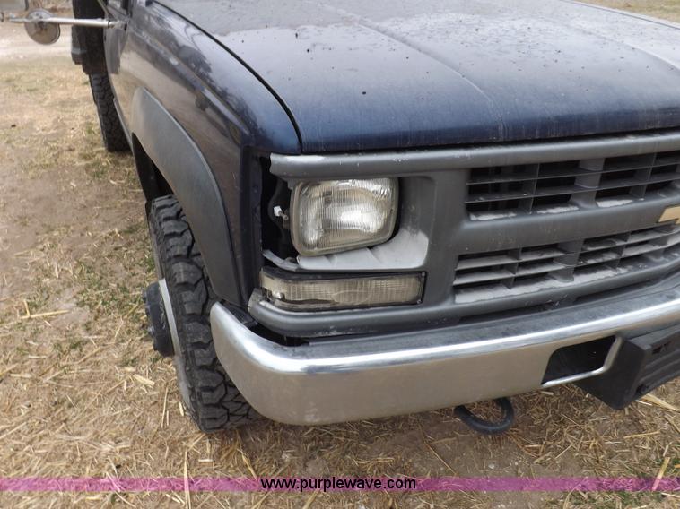 image for item F8759 1998 Chevrolet 3500 flatbed pickup truck