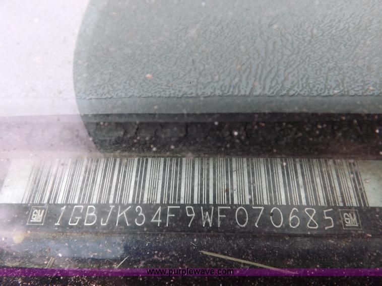 image for item F8759 1998 Chevrolet 3500 flatbed pickup truck